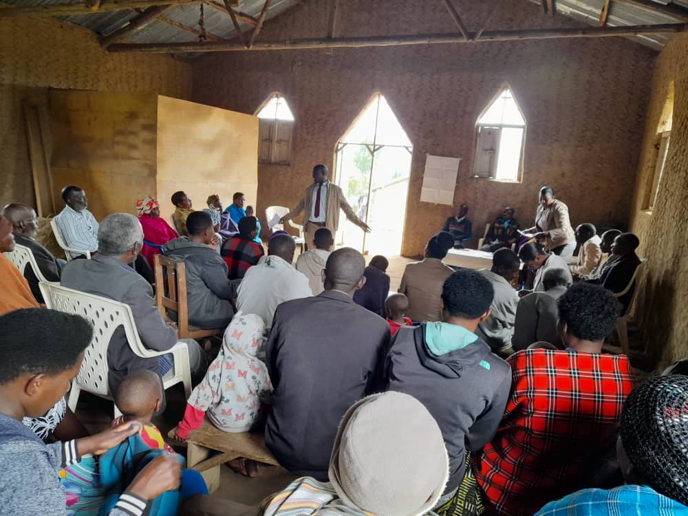 Mr.Banarbasa talking to the Residents of Bwegyere cell